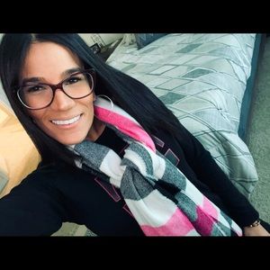 Meet your Posher, Leslie